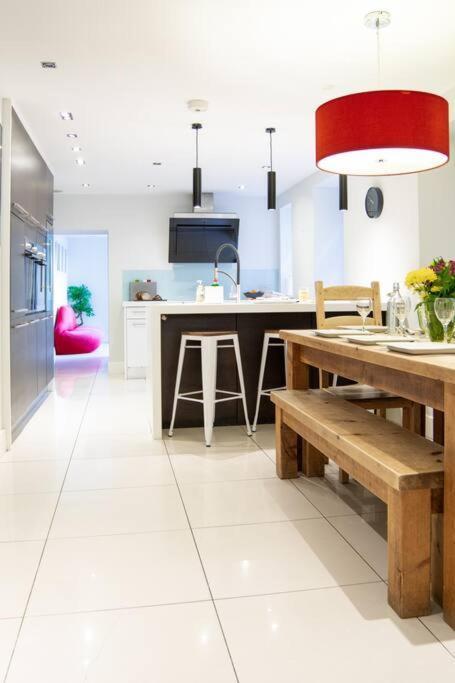 Edge14- Spacious, Stylish And Near The Beach! Newquay  Exterior photo