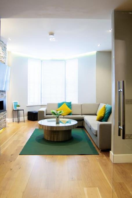 Edge14- Spacious, Stylish And Near The Beach! Newquay  Exterior photo