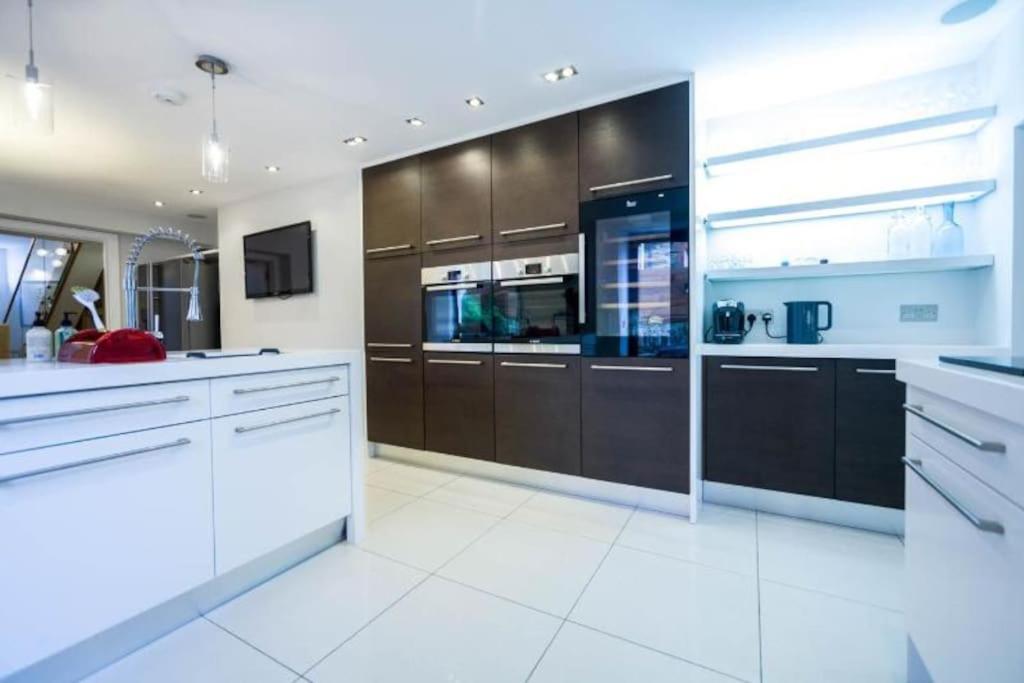 Edge14- Spacious, Stylish And Near The Beach! Newquay  Exterior photo